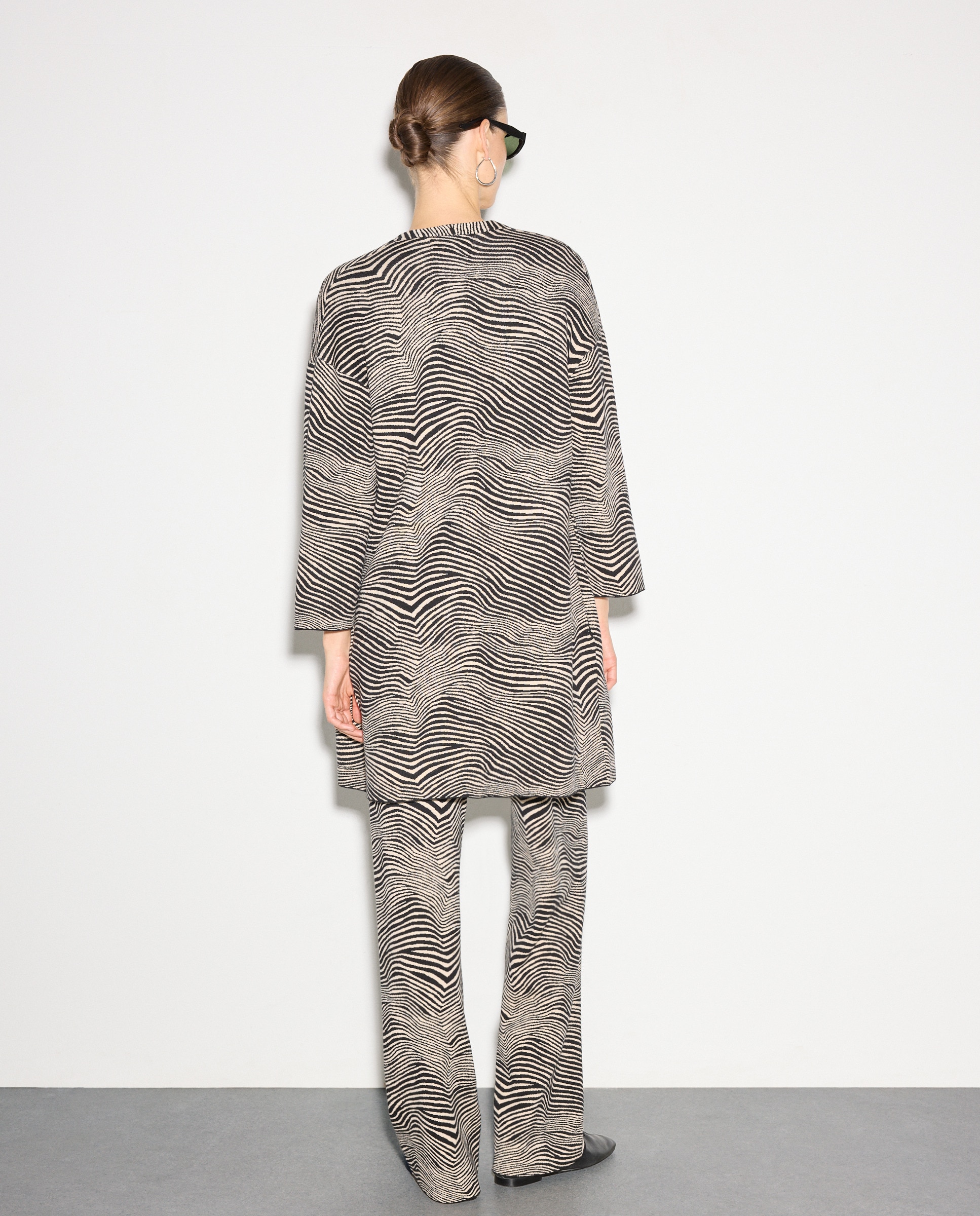 Sobretudo Comprido com Jacquard de Zebra Preto-3
