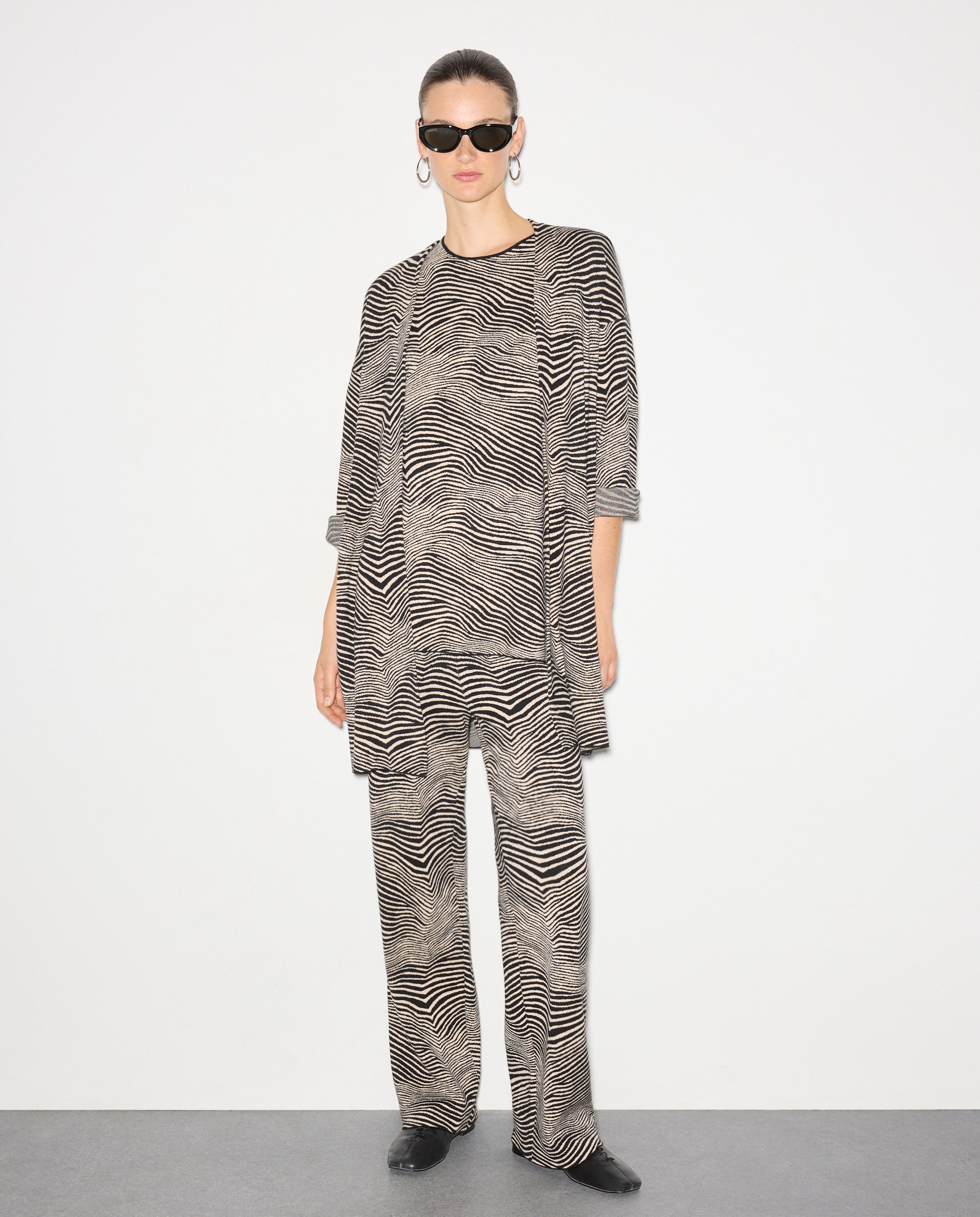 Sobretudo Comprido com Jacquard de Zebra Preto-1