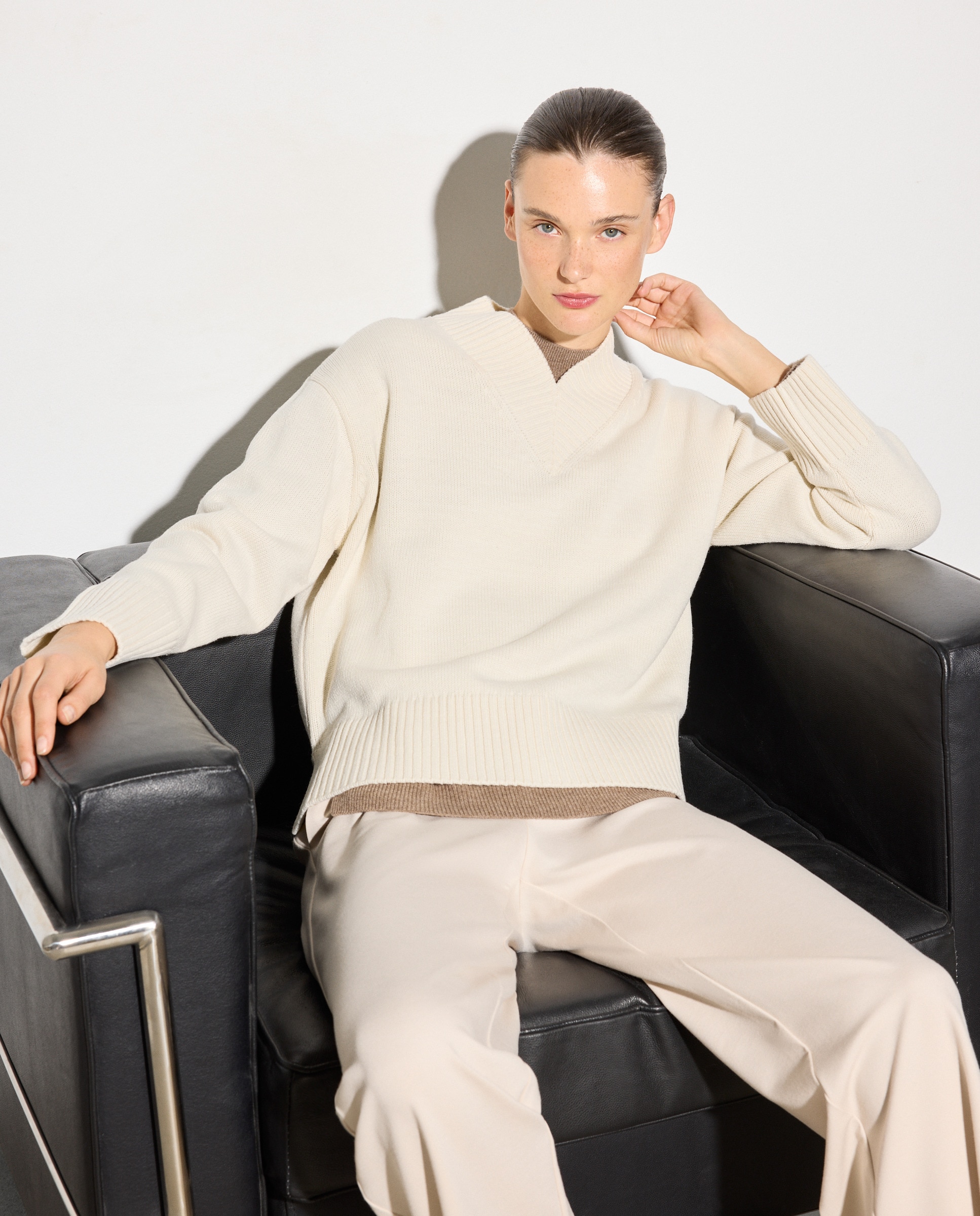 Camisola de Malha Grossa com Decote em Bico Fechado 120 Cru-1