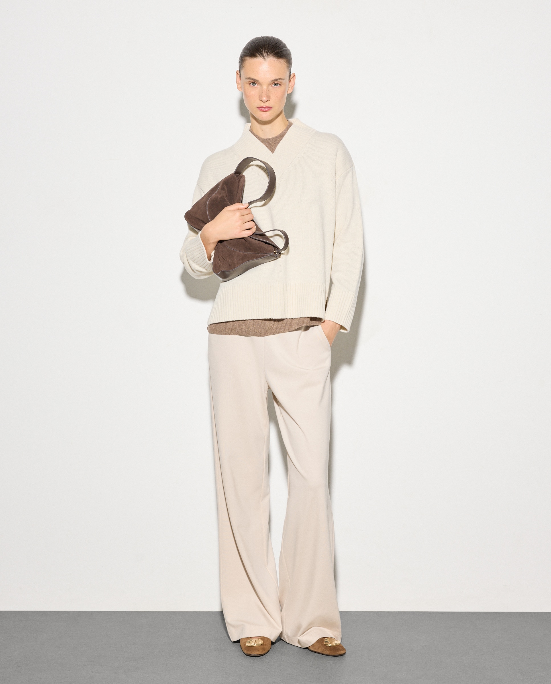 Camisola de Malha Grossa com Decote em Bico Fechado 120 Cru-3