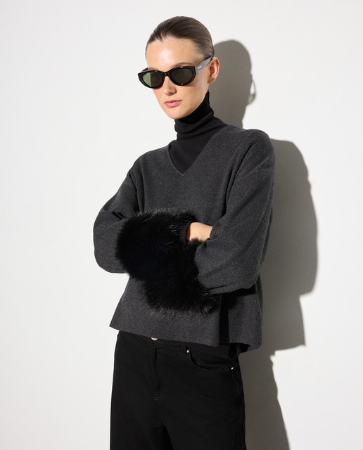 Imagem 0 de Camisola de Malha com Decote em Bico e Pelo