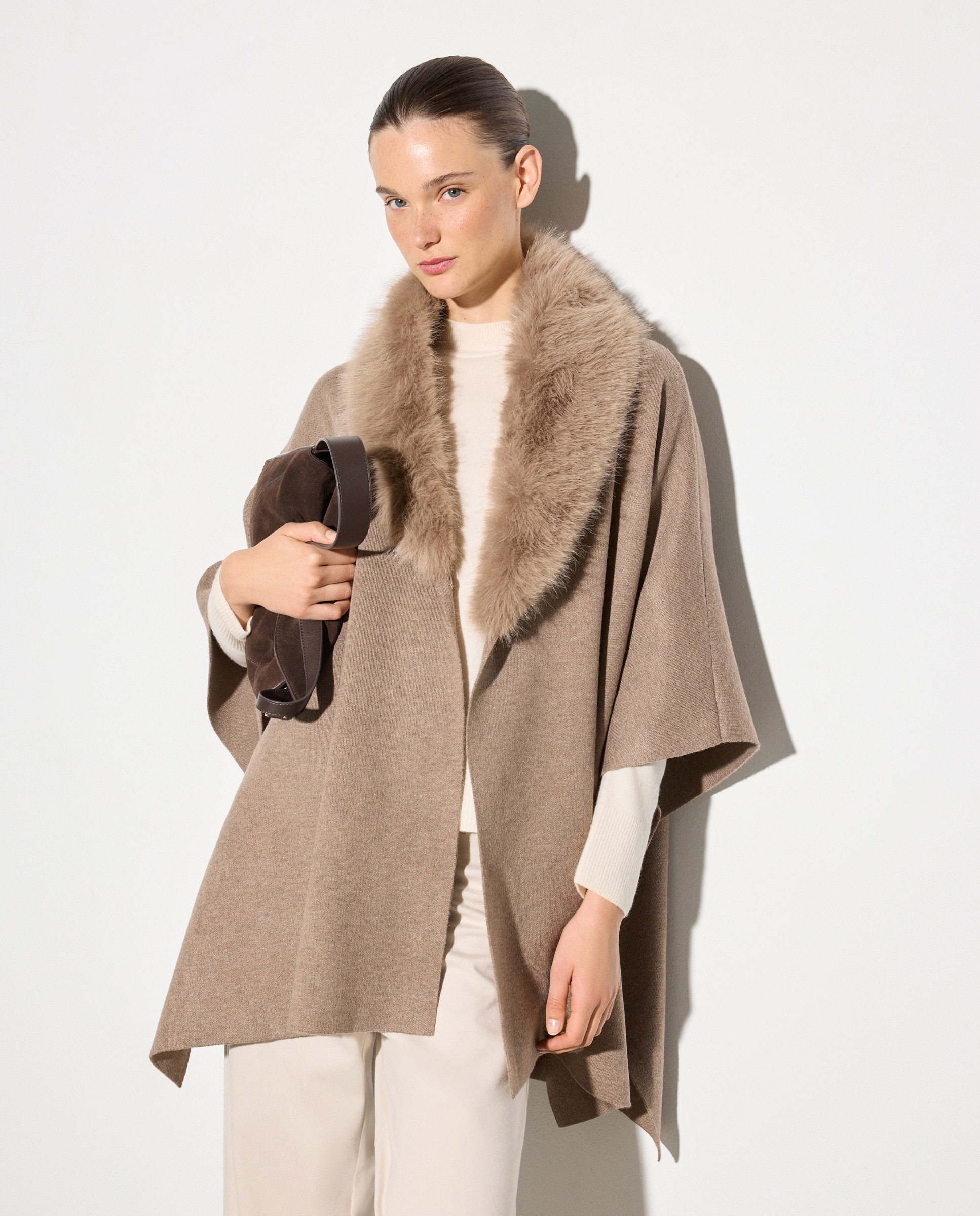 Capa Elaborada em Pelo Visom-Escuro-1