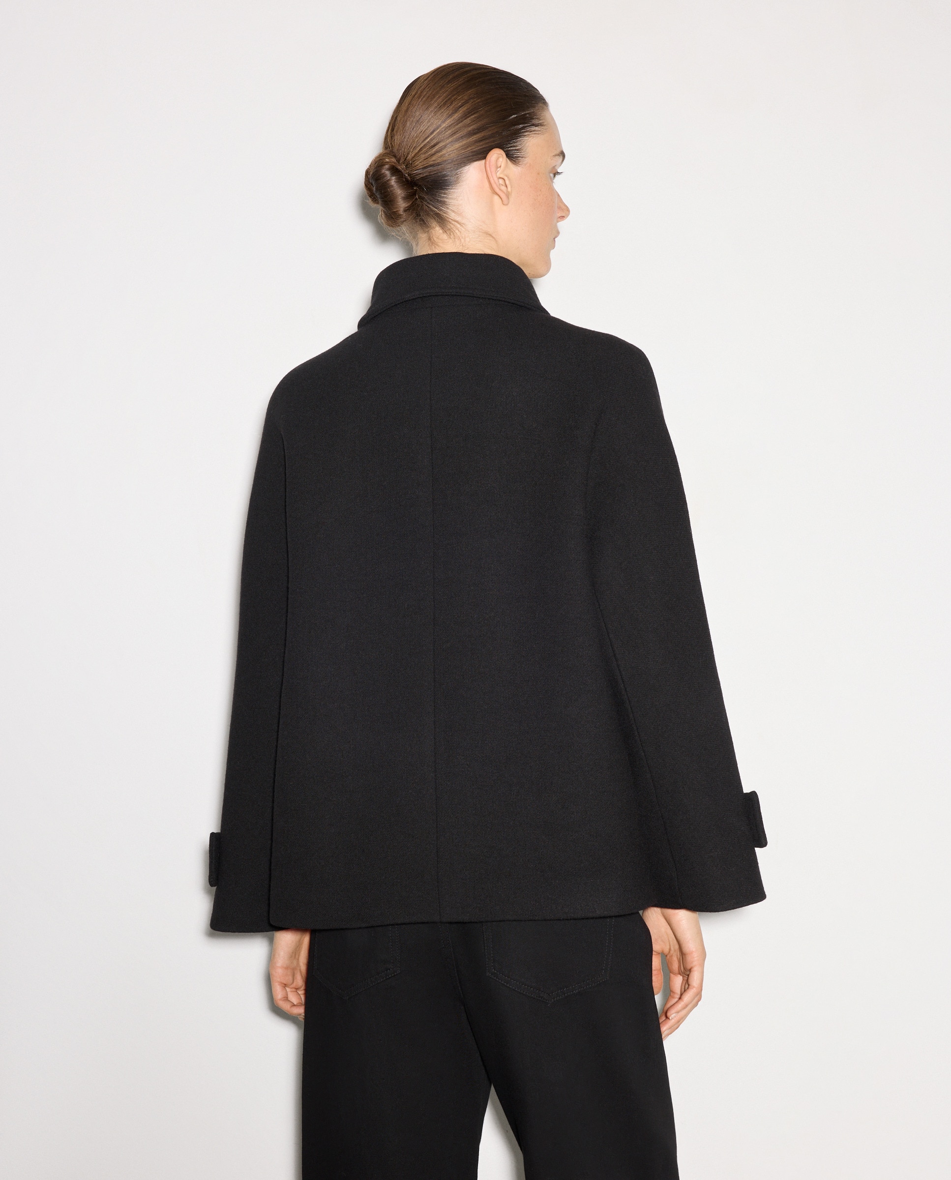 Casacão com Colarinho de Camisa e Botão Dourado Preto-4