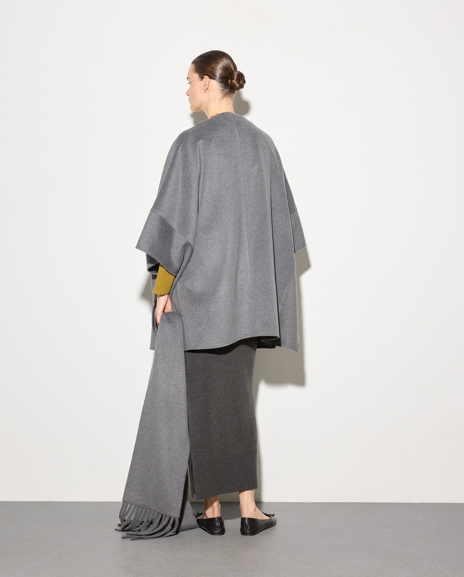 Capa com Cachecol Cinzento-4