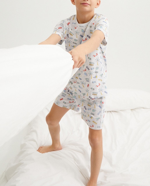 Imagen 0 de Pijama corto de niño con print combinado