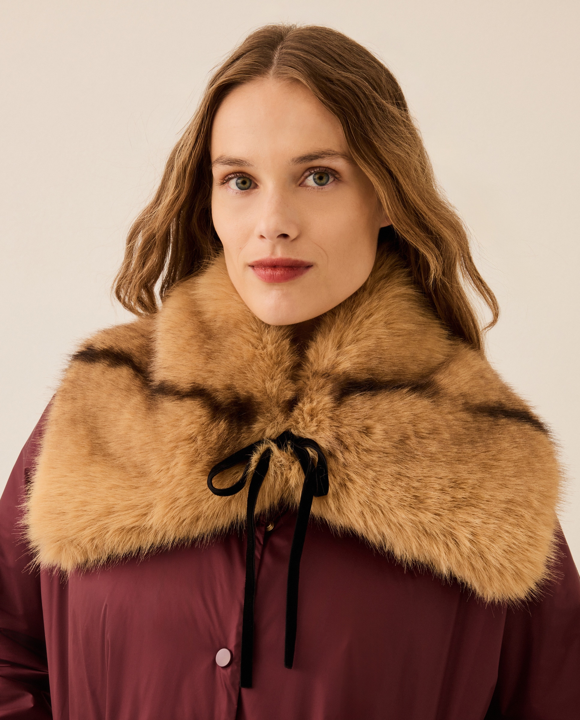 Gola em Pelo Sintético 730 Camel-3