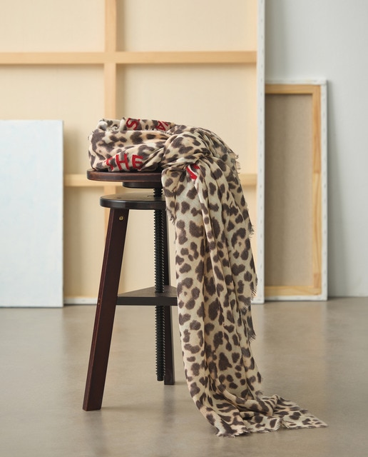 Imagem 0 de Lenço com Bordado