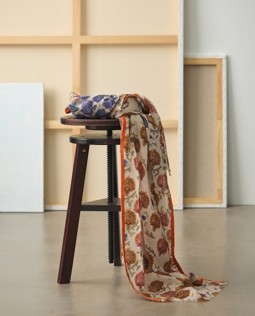 Imagem 0 de Écharpe com Estampado Floral