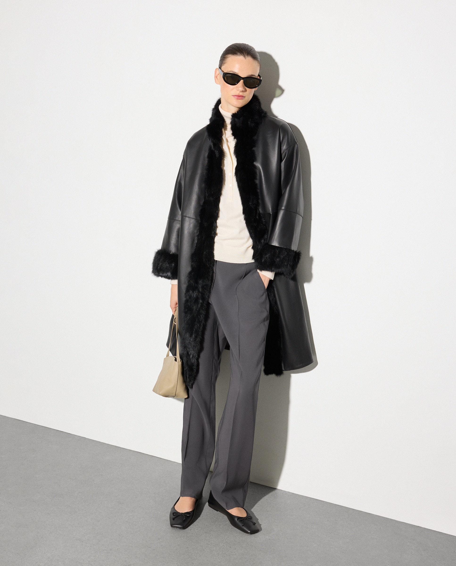 Parka Comprida com Carcela e Pelo Preto-2