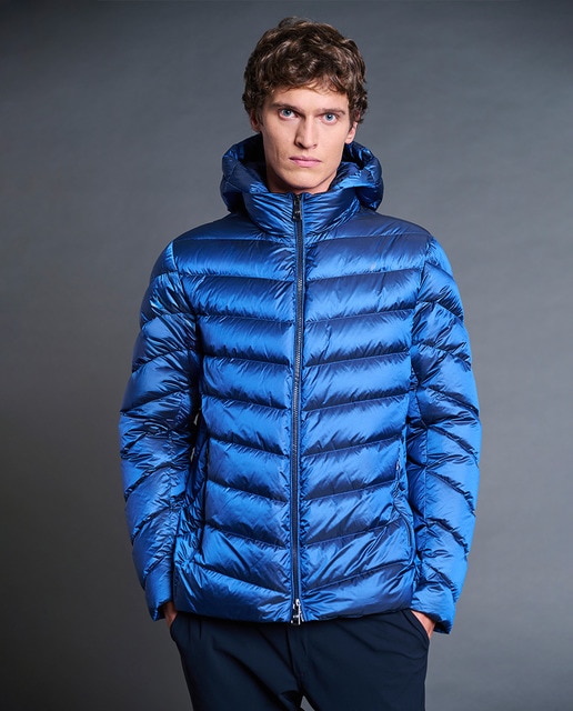 Imagem 0 de Blusão Acolchoado Curto Ligeiro Desenho em Forma de V