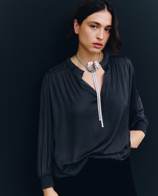 Imagen 0 de Blusa con detalle abalorios de mujer