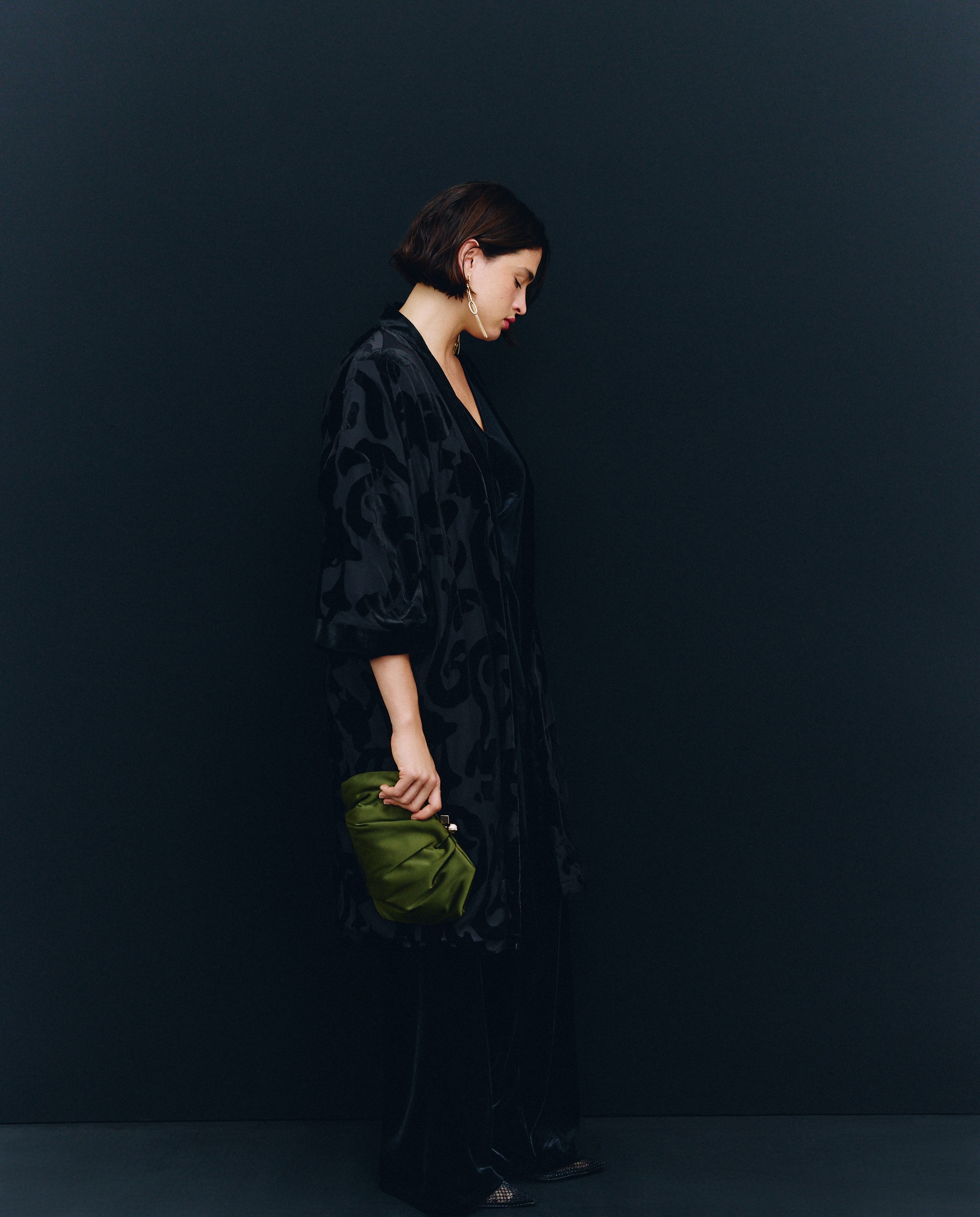 Kimono Comprido Devoré de Veludo Preto-3