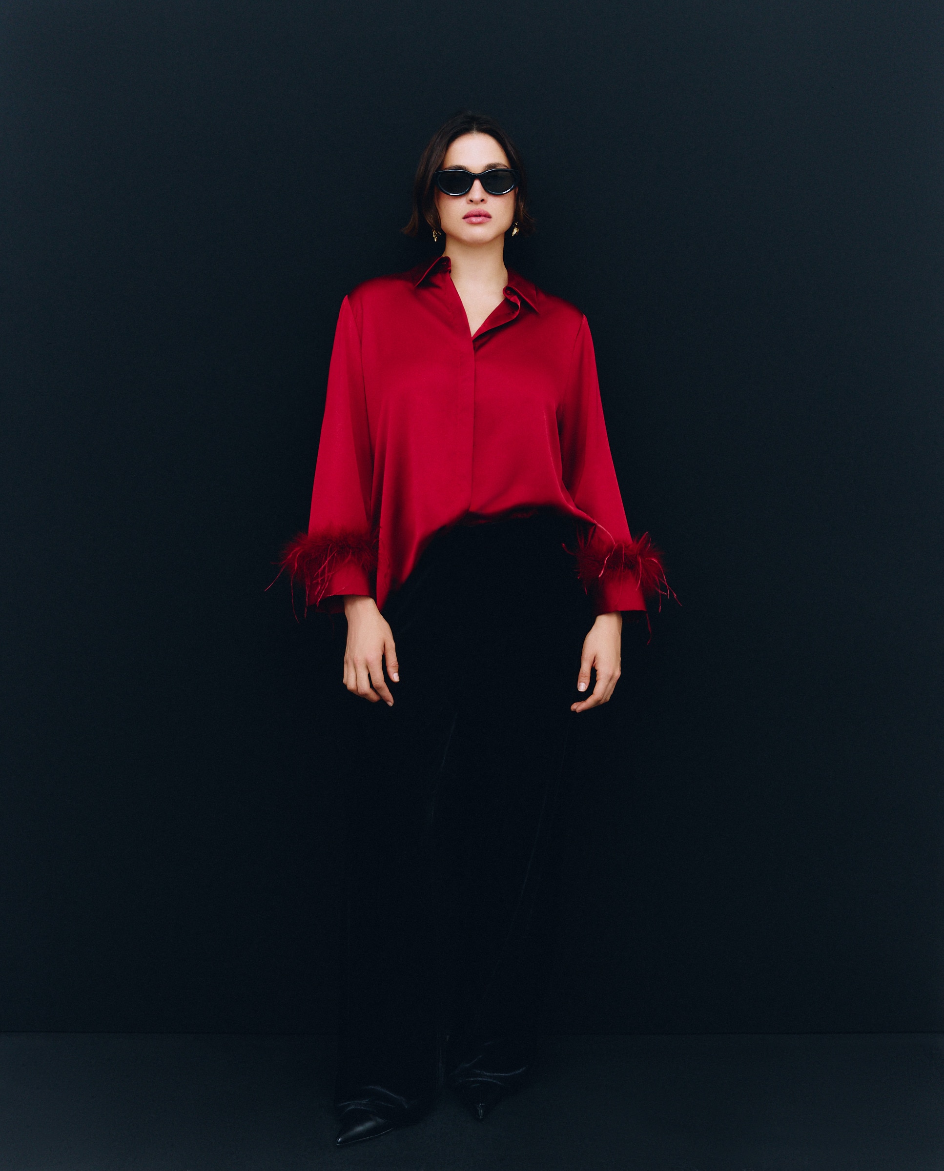 Camisa Acetinada com Detalhe de Plumas 600 Vermelho-1