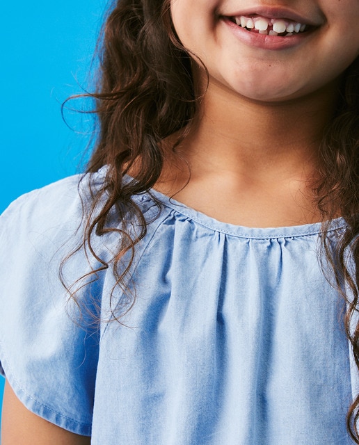Imagen 0 de Blusa chambray de niña manga corta