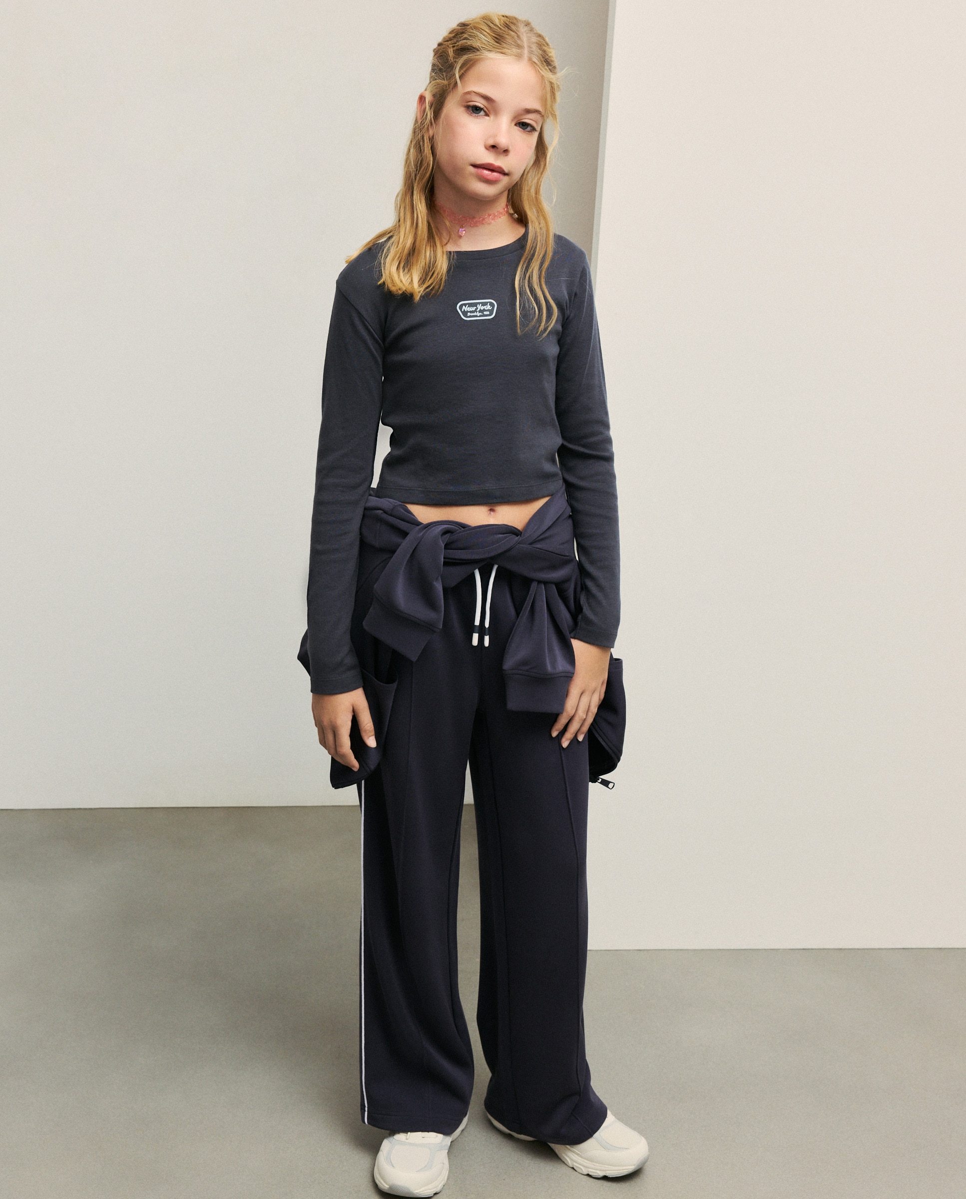 Camisola Cropped com Manga Comprida e Mini Estampado Preto-1