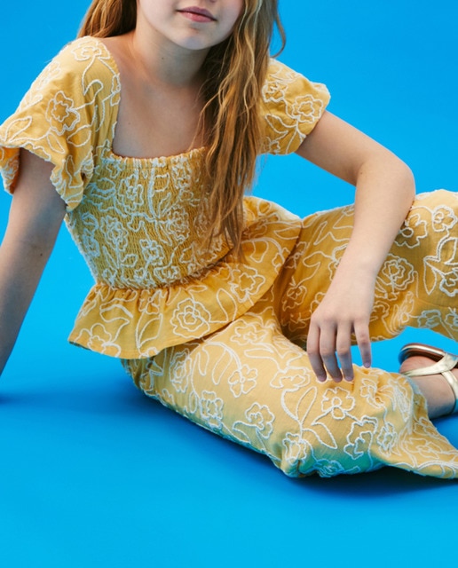 Imagen 0 de Mono largo de niña smock