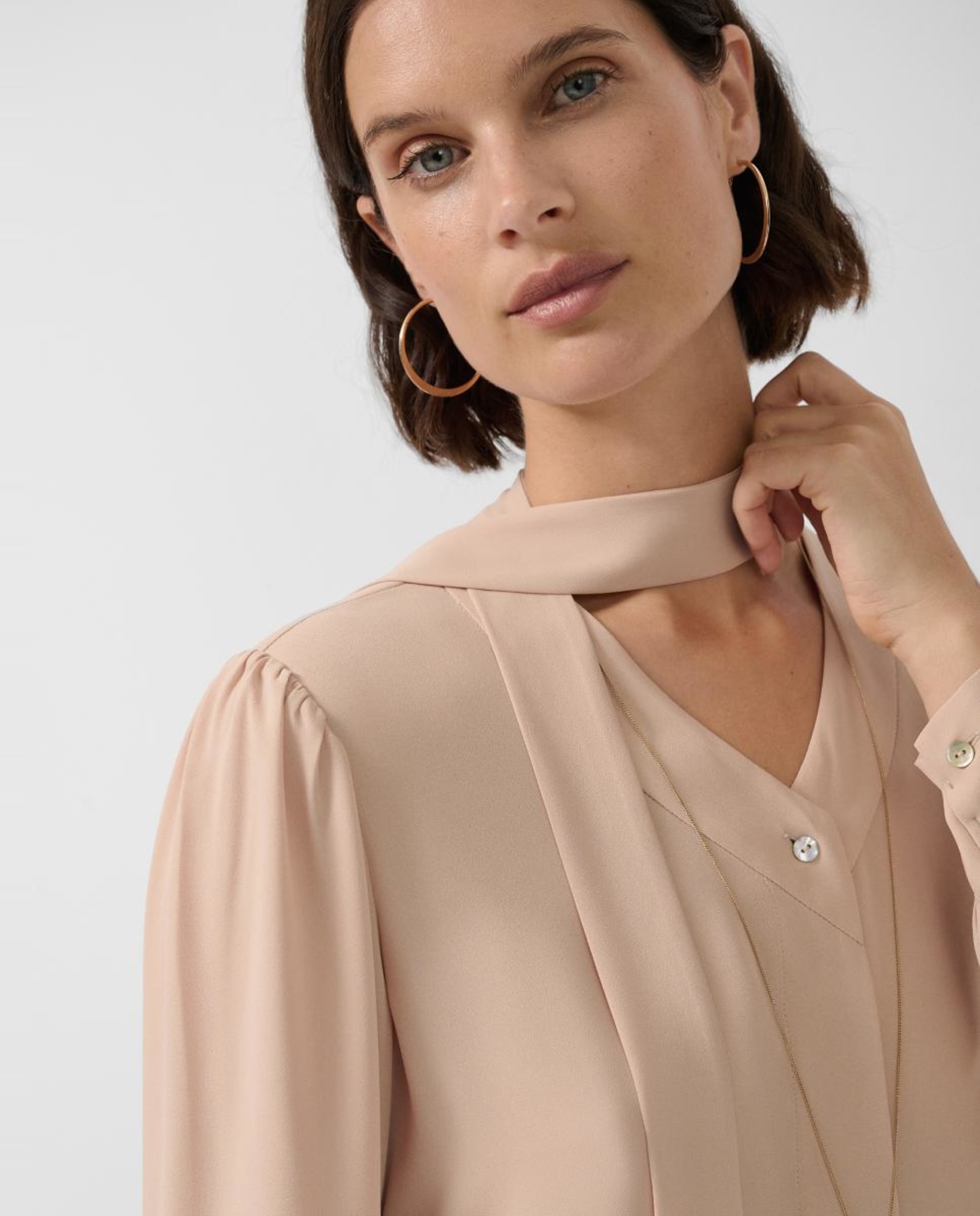 Blusa com Gola com Laço Camel-3