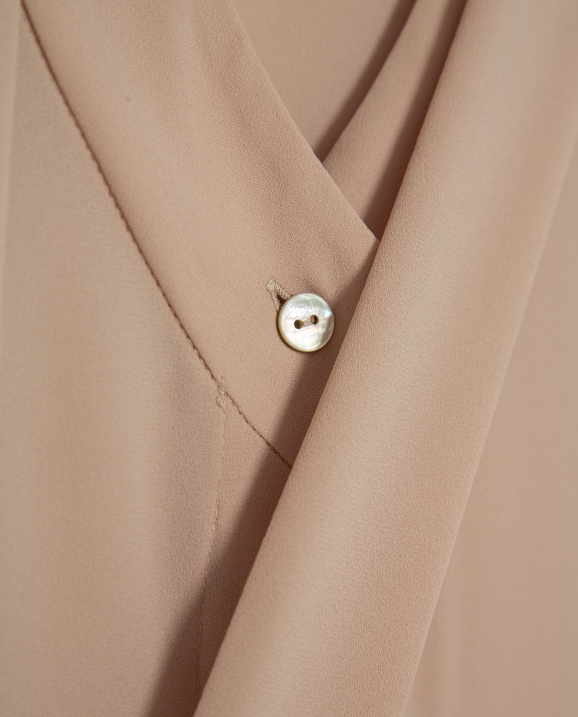 Blusa com Gola com Laço Camel-6