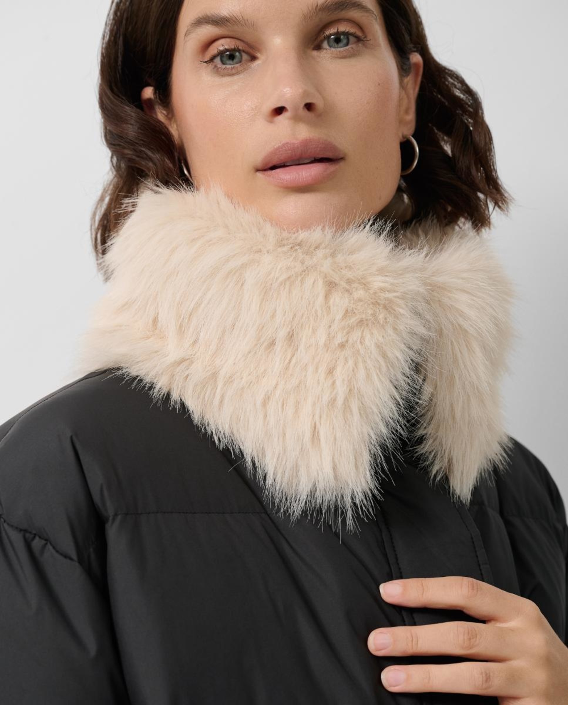 Casacão Acolchoado com Gola de Pelo Preto-3