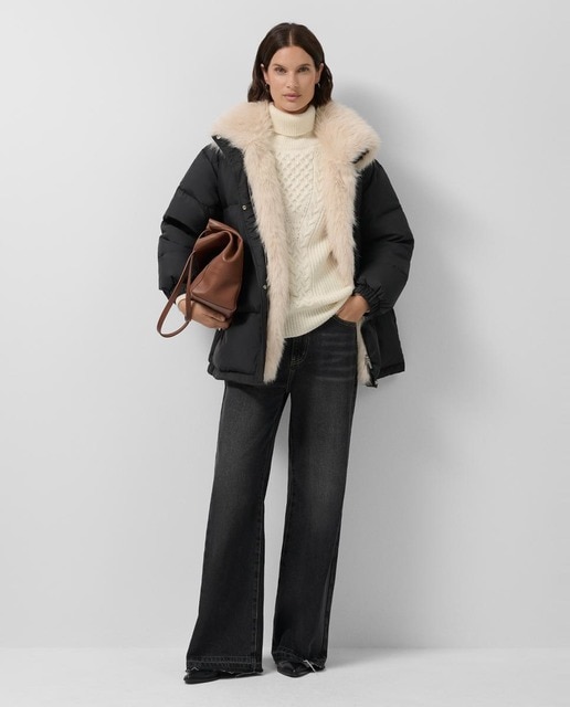 Chaquetón de mujer de plumas con cuello de pelo