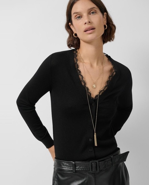 Imagem 0 de Casaco de Malha Fina com Decote em Bico e Renda