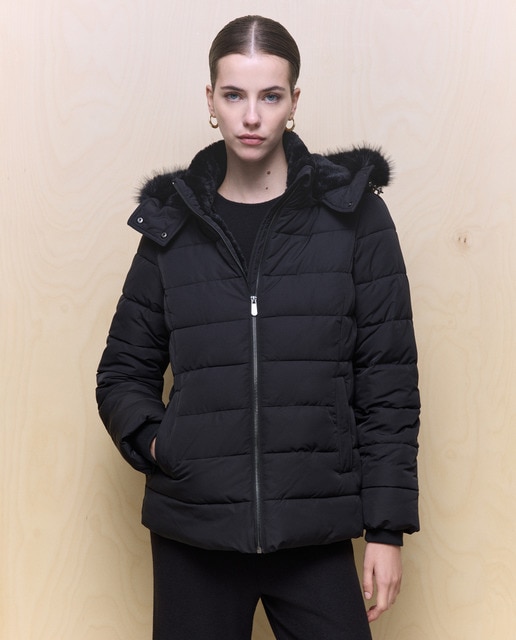 Imagen 0 de Abrigo de mujer acolchado con capucha y forro