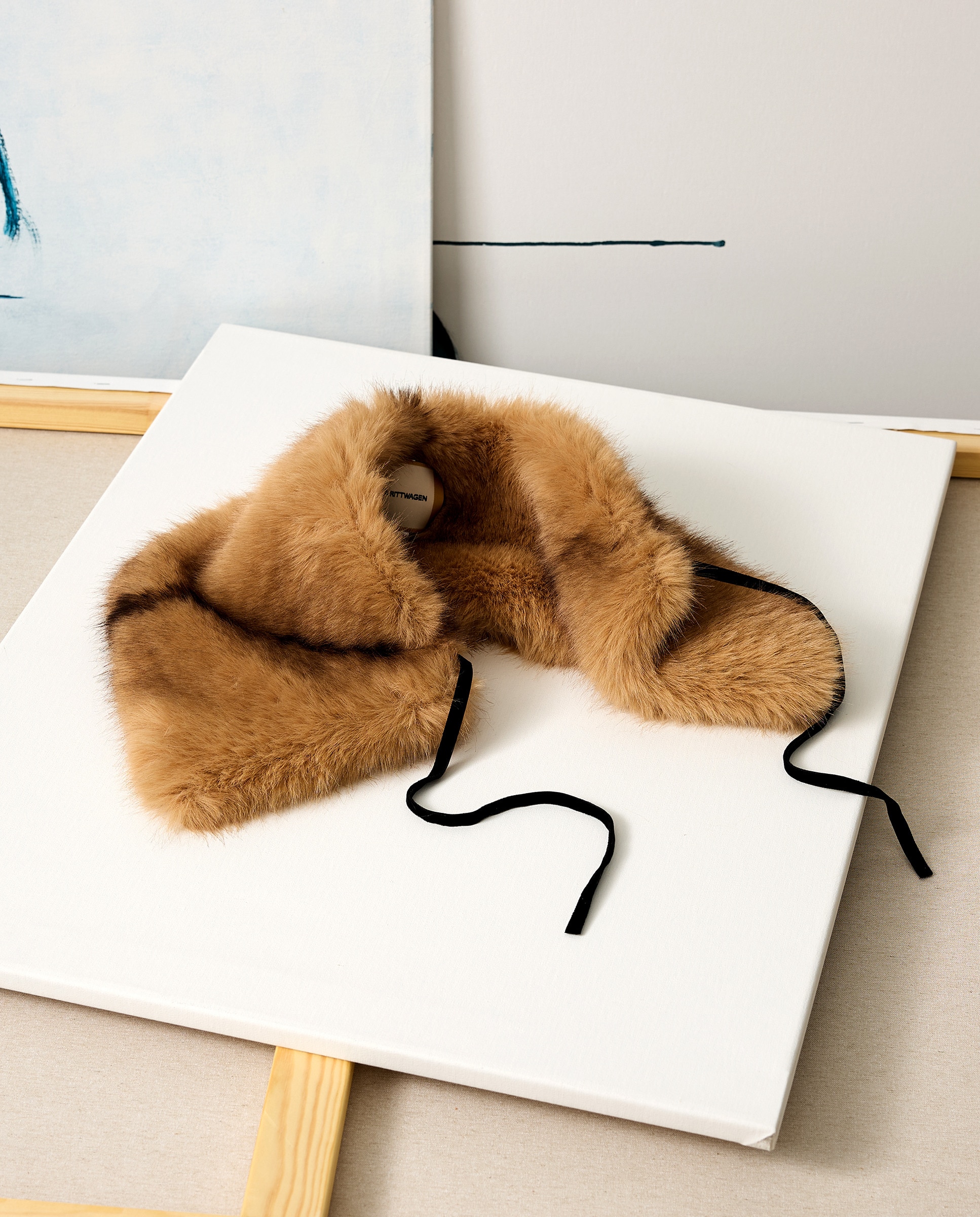 Gola em Pelo Sintético 730 Camel-1