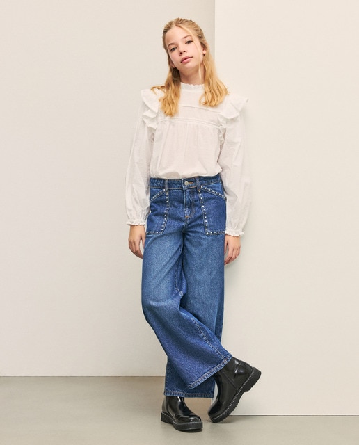 Imagem 0 de Blusa de Manga Comprida Romântica com Rendas no Peitilho e Folhos Laterais