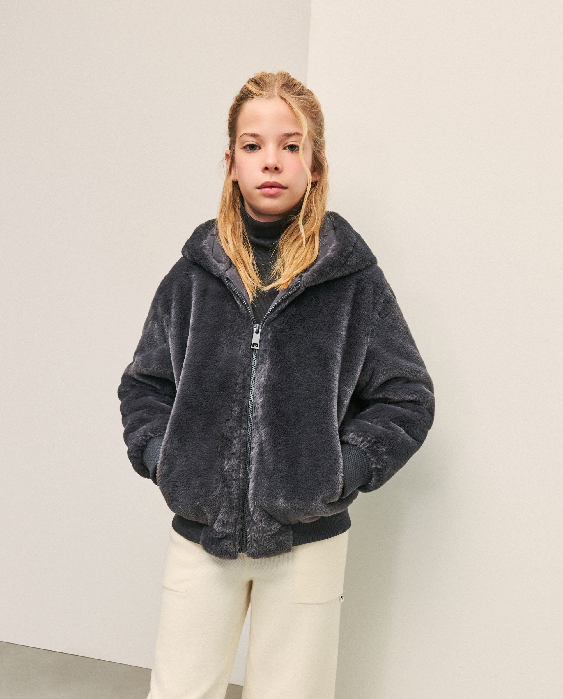 Casacão de Pelo com Capuz 830 Antracite-1