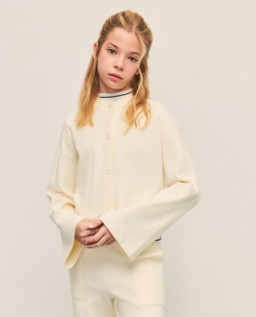 Imagen 0 de Chaqueta tricot de niña con manga acampanada y strass