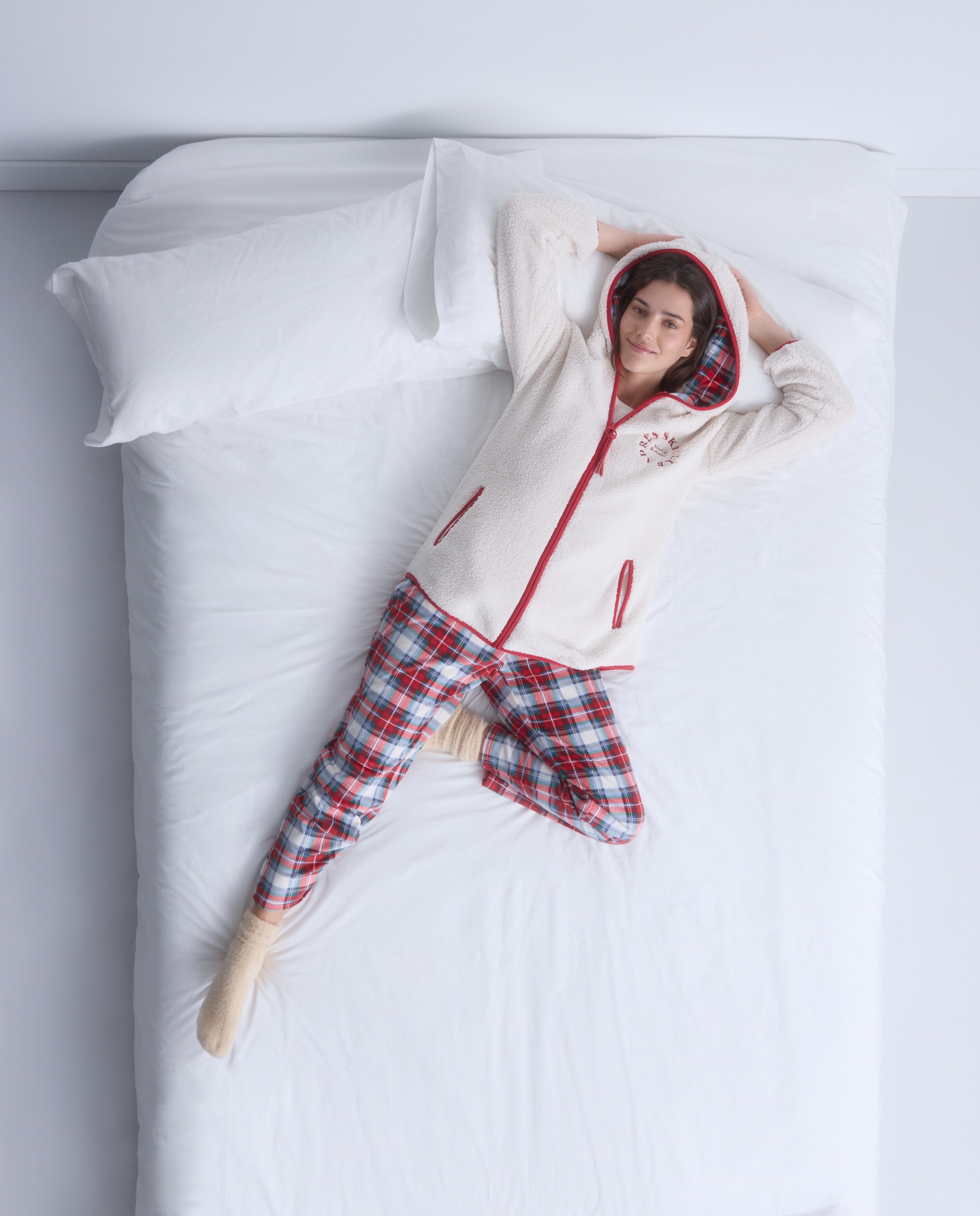 Robe com Fecho de Correr e Capuz aos Quadrados 120 Cru-4