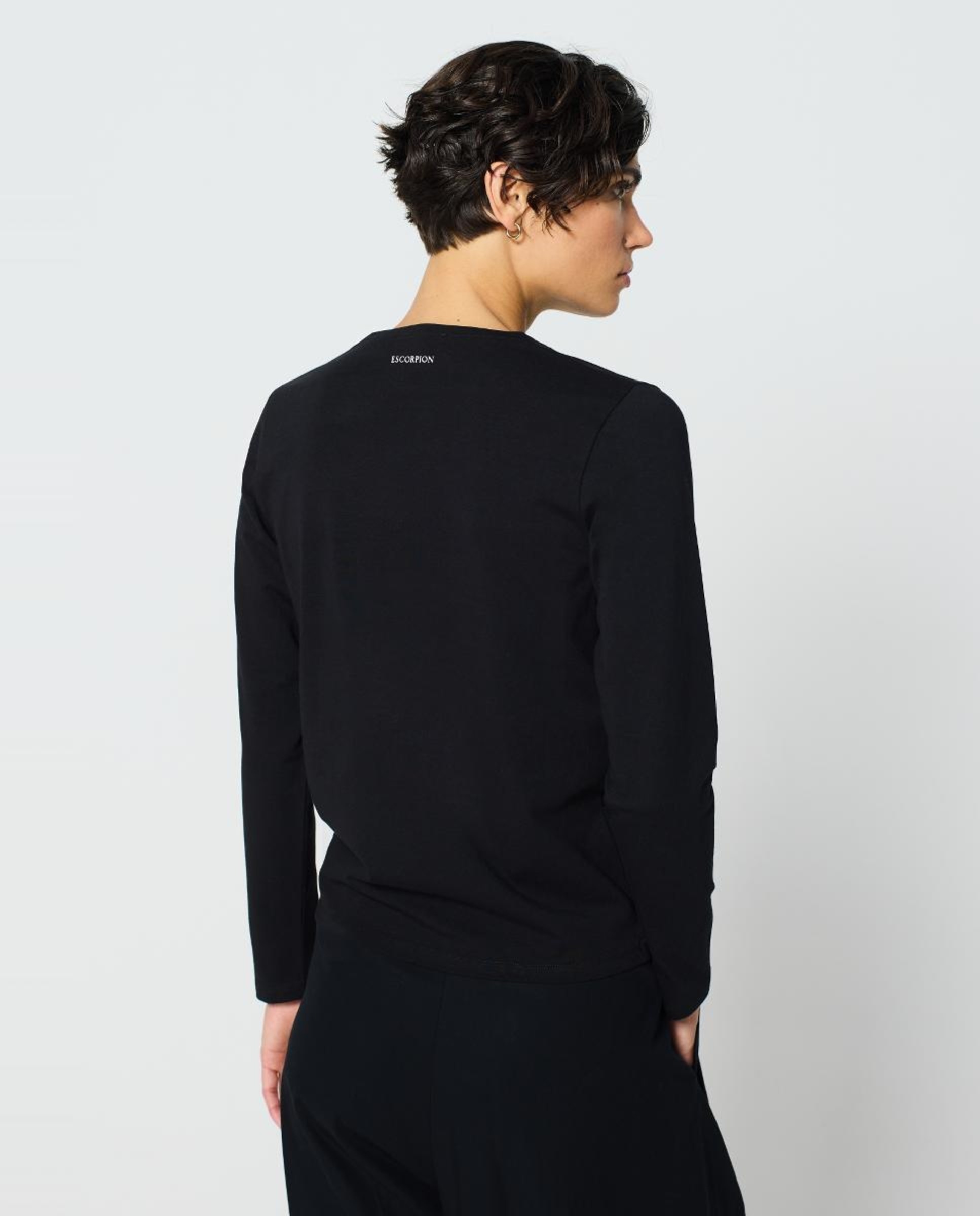 Camisola Básica com Decote Redondo e Manga Comprida Preto-2