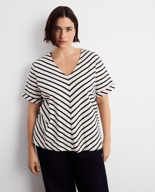 Imagem 0 de T-shirt de mulher com manga curta e decote em bico