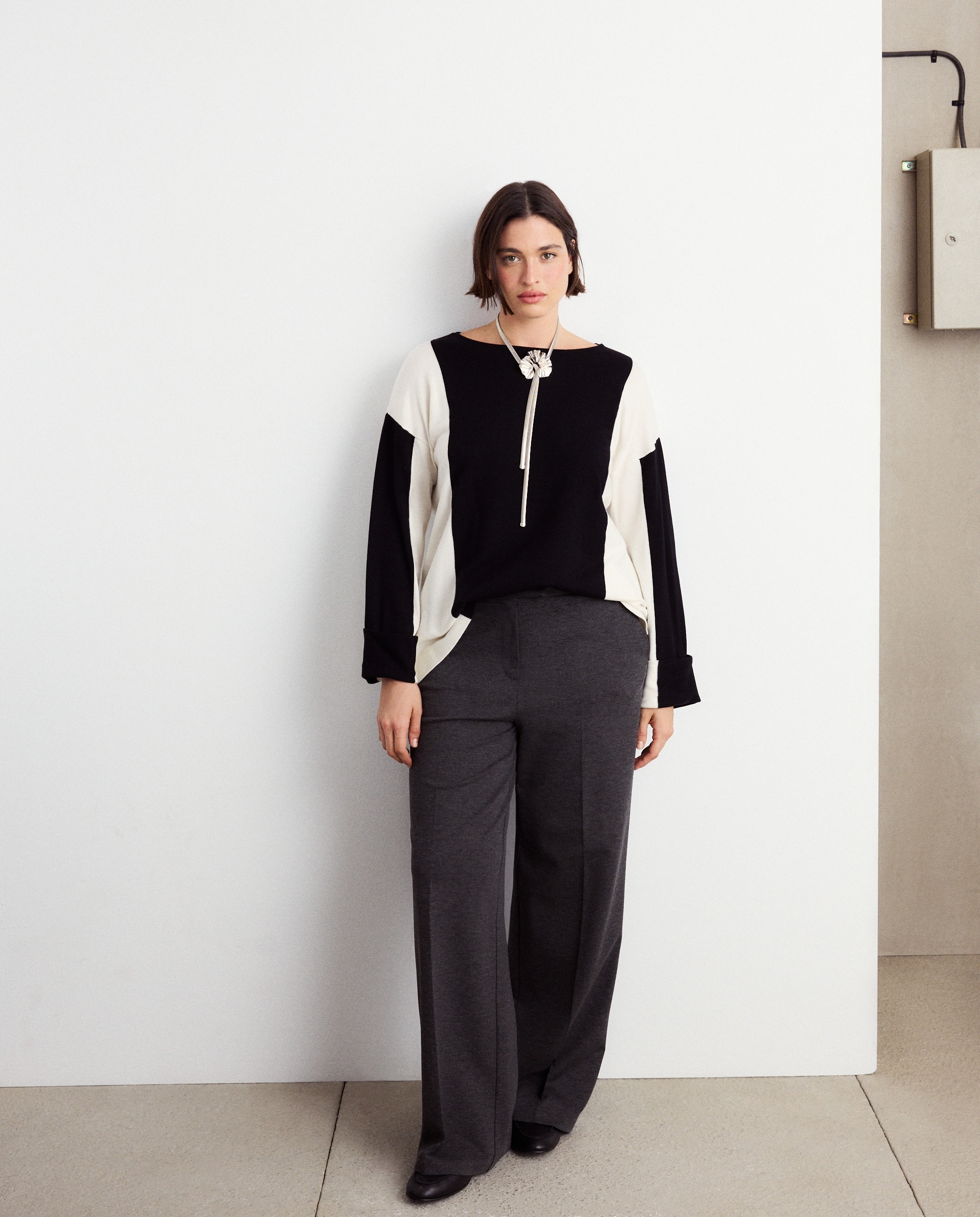 Camisola de Malha com Manga Comprida e Decote Redondo Preto-1