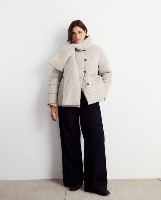 Imagen 0 de Parka de mujer acolchada con bufanda