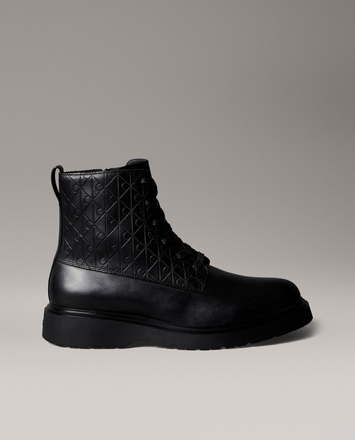Imagen 0 de Bota de piel con monograma estampado