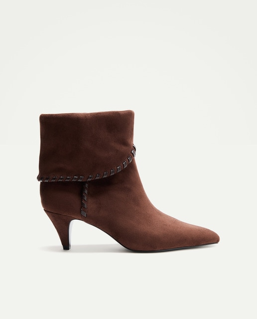 Imagem 0 de Botins de Tacão sem Forro e com Pontada