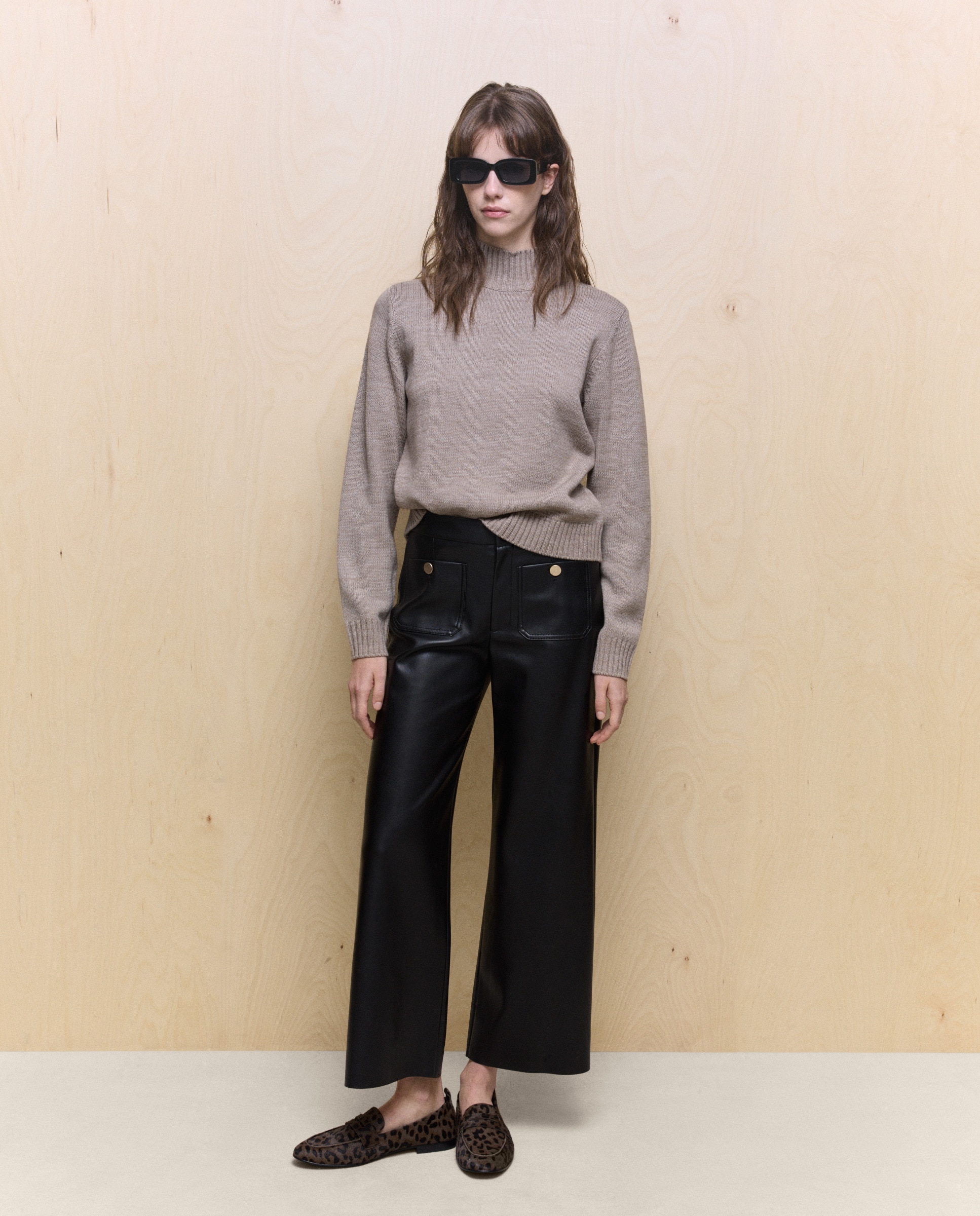 Camisola de Malha Lisa com Gola Alta Castanho-2