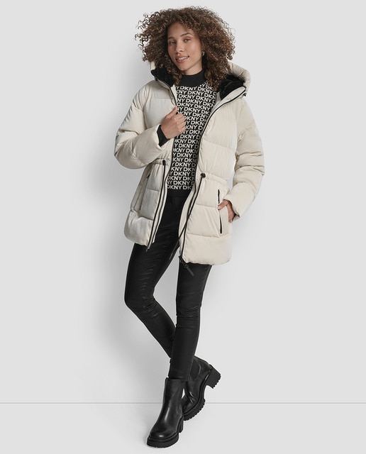 Imagen 0 de Abrigo de mujer tipo plumas