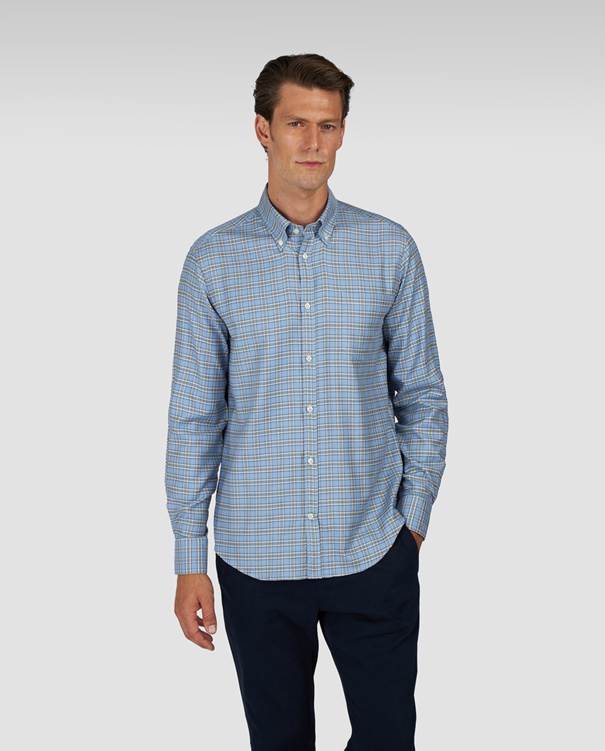 Camisa aos Quadrados em Contraste e Botão no Colarinho Azul-1