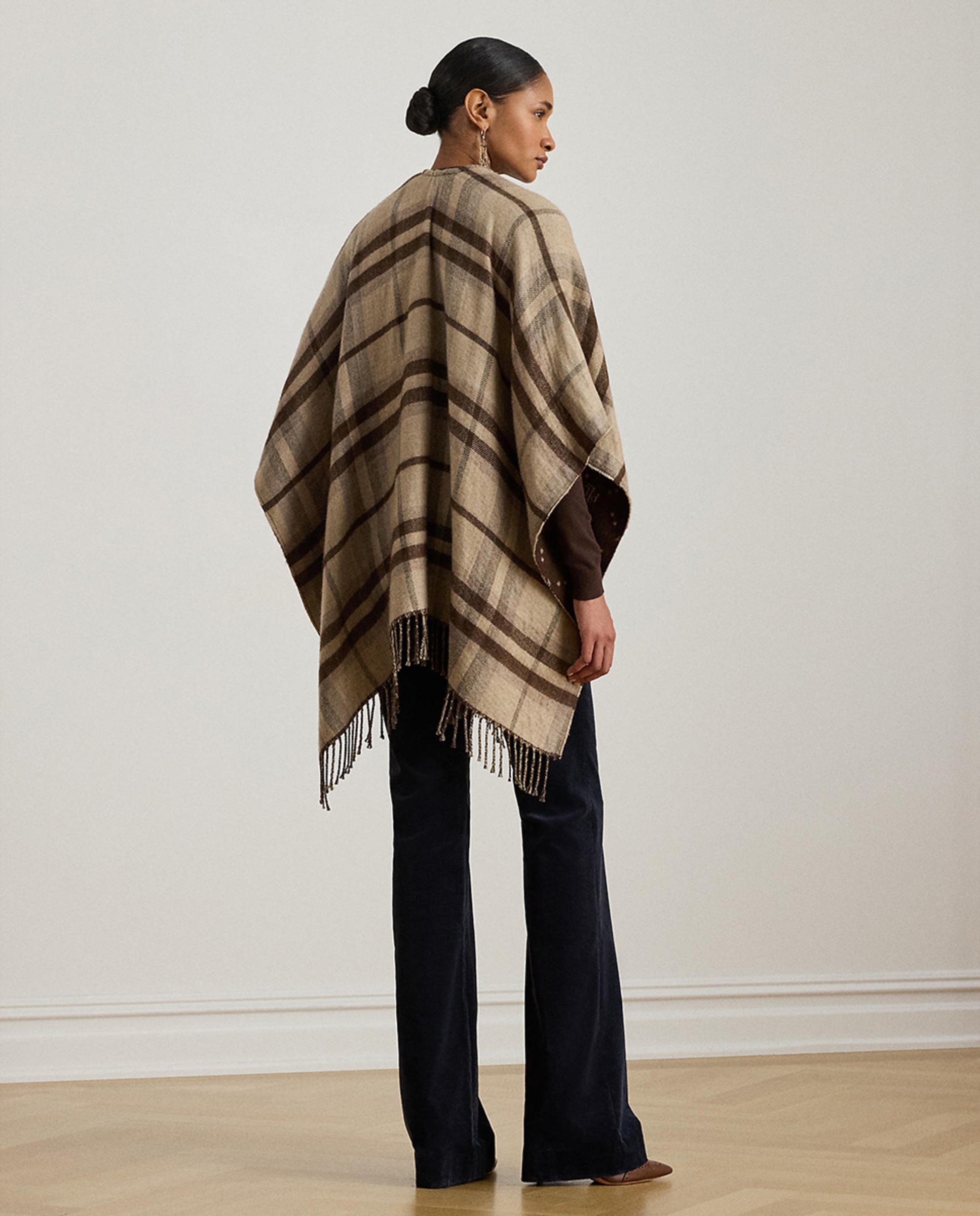 Poncho aos quadrados de mulher com franjas Bege-2