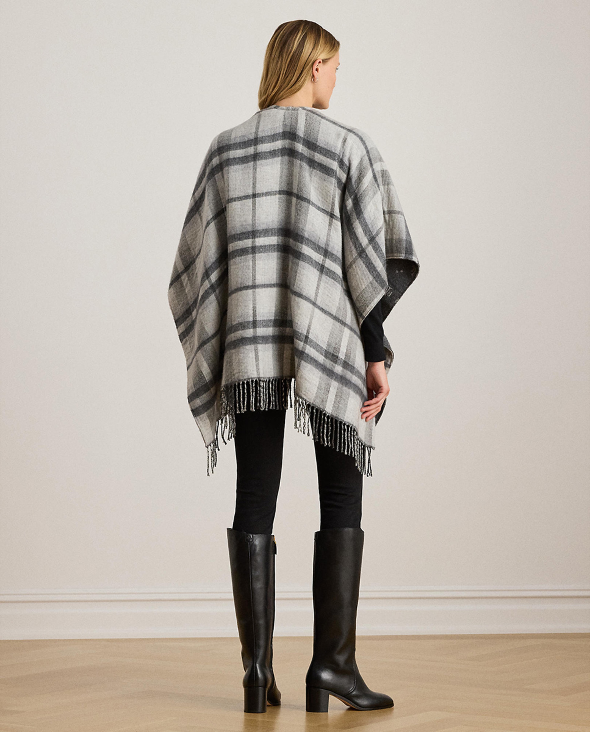 Poncho aos quadrados de mulher com franjas Cinzento-3