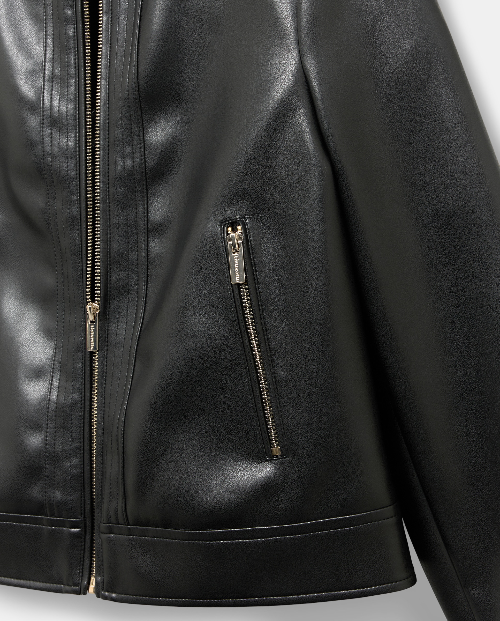 Blusão Biker com Decote Redondo e Efeito de Pele Preto-2