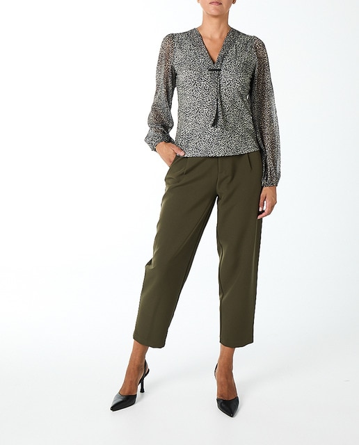 Imagen 0 de Pantalón pitillo con cinturón decorativo