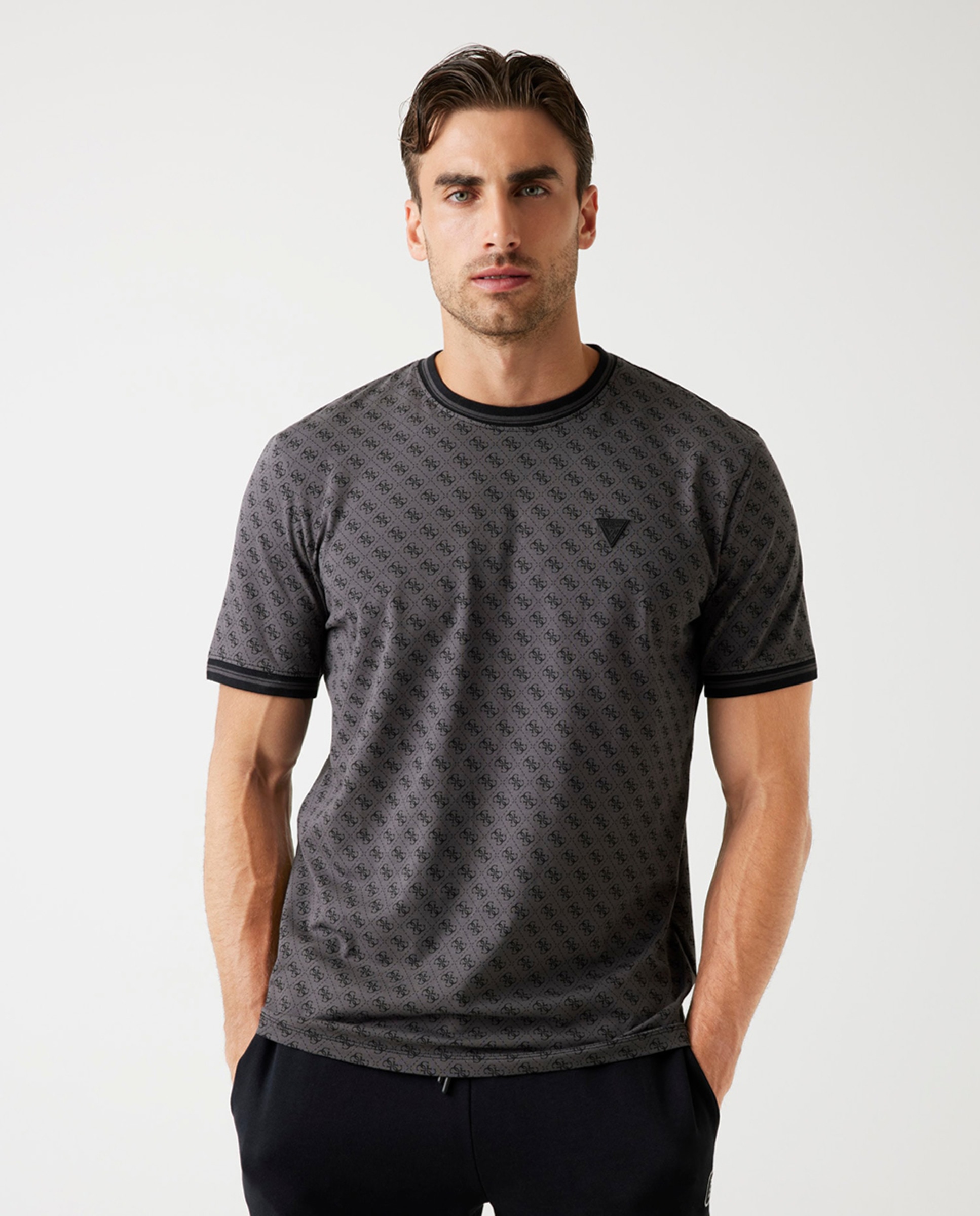 T-shirt com Manga Curta Preto-1