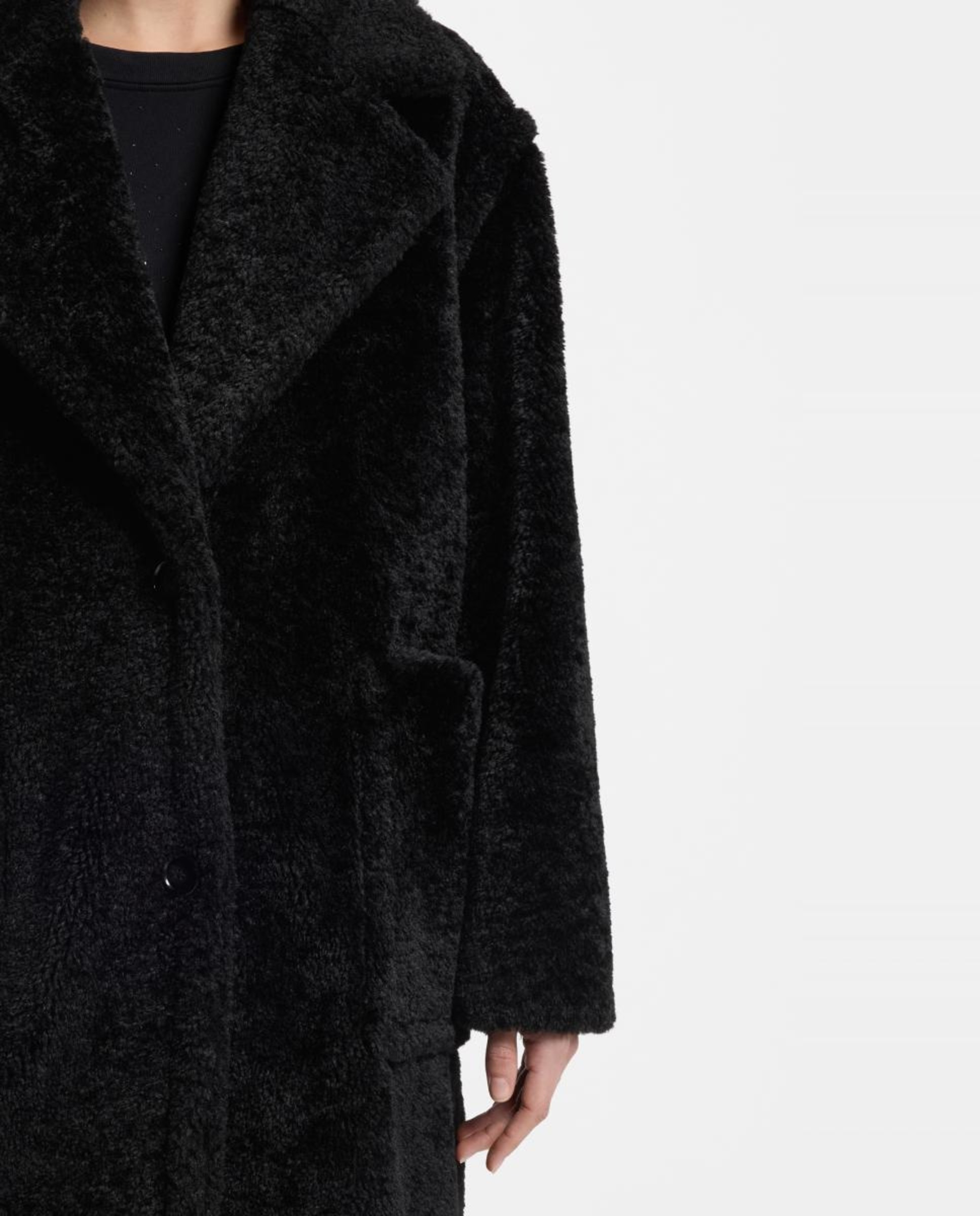 Sobretudo Comprido de Polipele em Poliéster com Forro Jacquard Preto-3