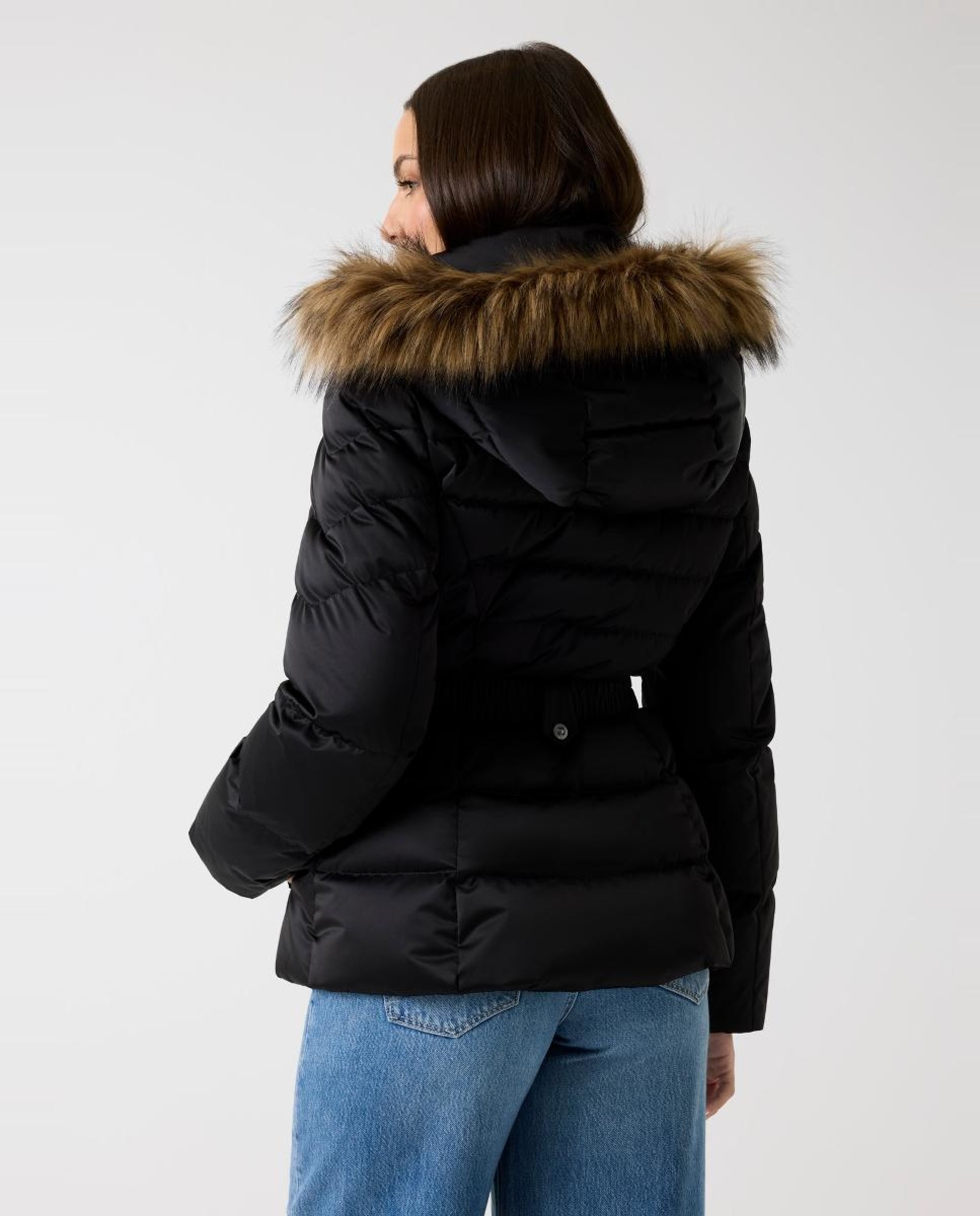 Blusão com Capuz Preto-3