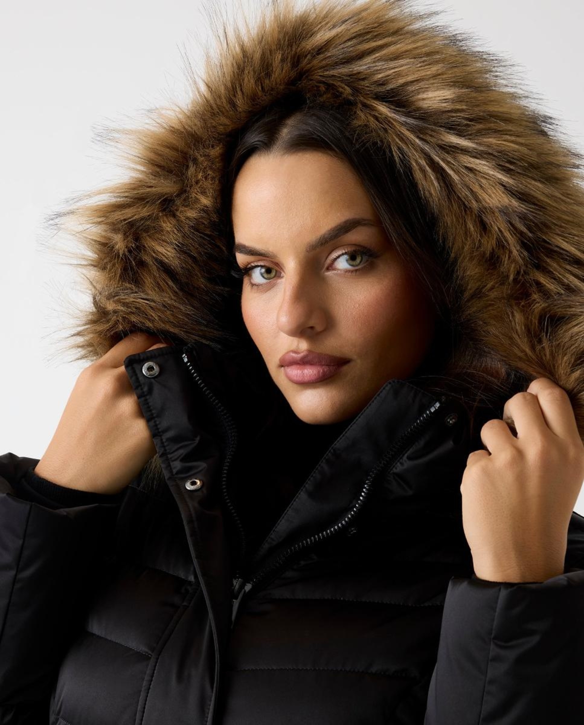 Blusão com Capuz Preto-2