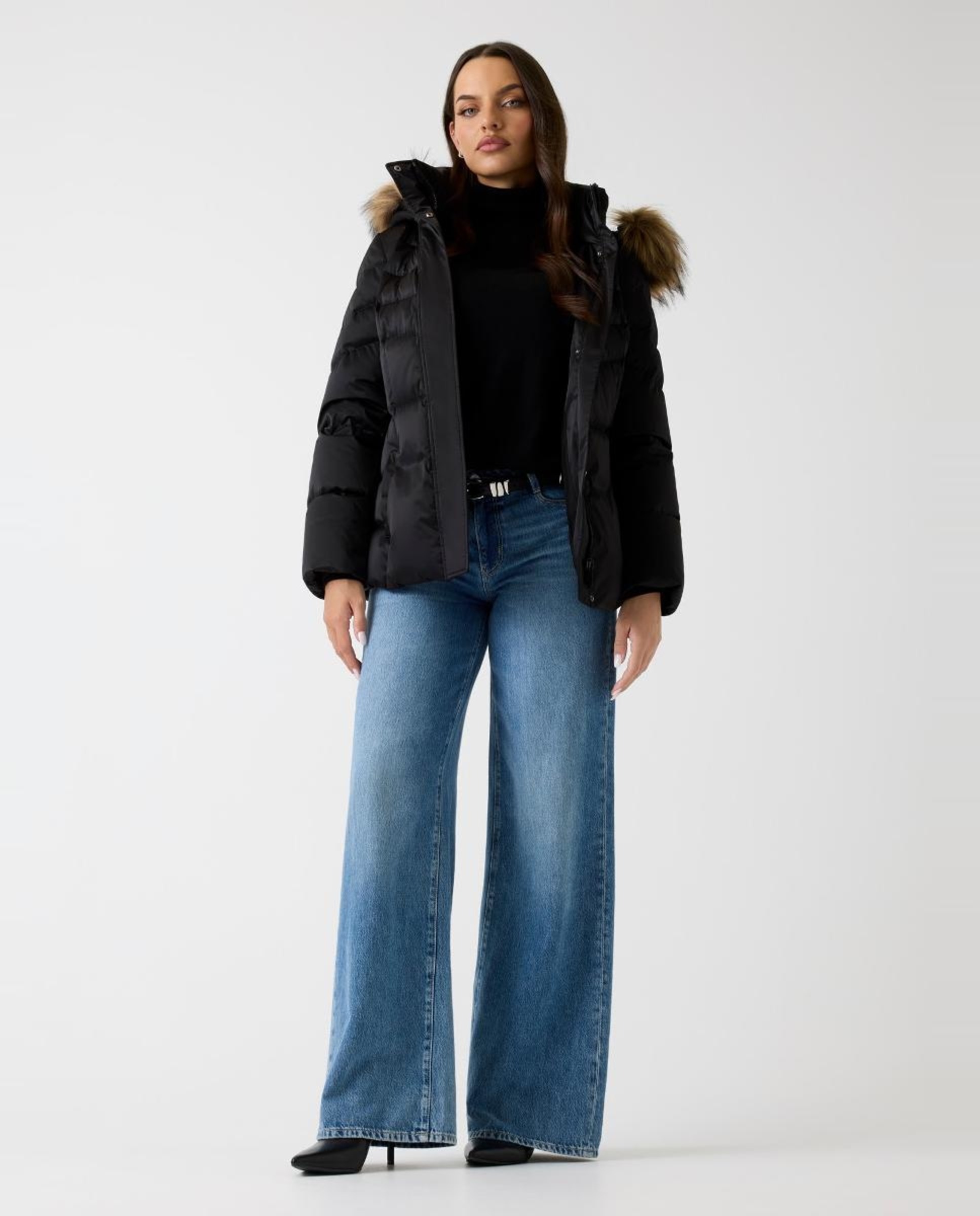 Blusão com Capuz Preto-1