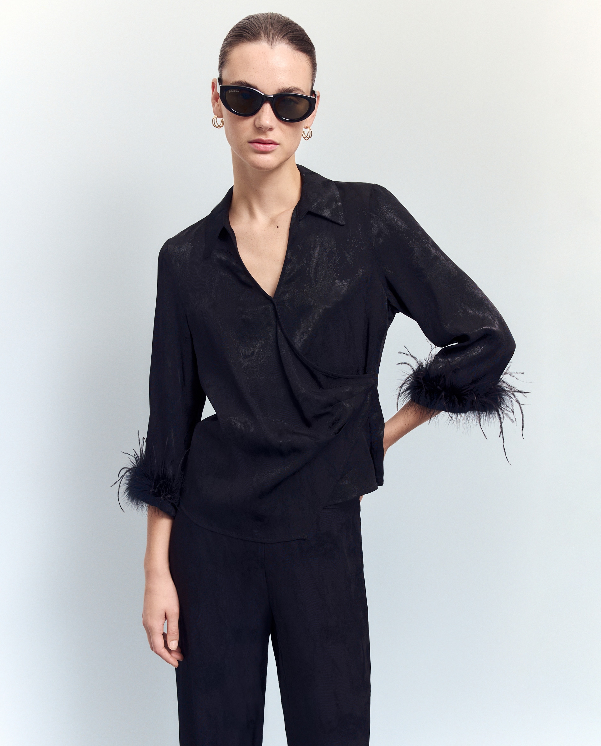 Blusa Drapeada com Pluma Preto-2